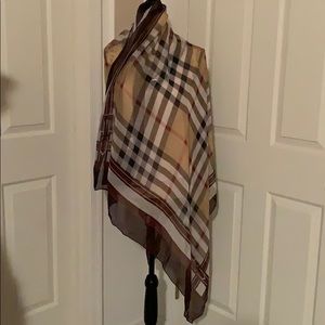 🎁🎁🎁Not for SALE🎁🎁🎁🧣Final Sale🧣 Silky brown and tan plaid scarf
